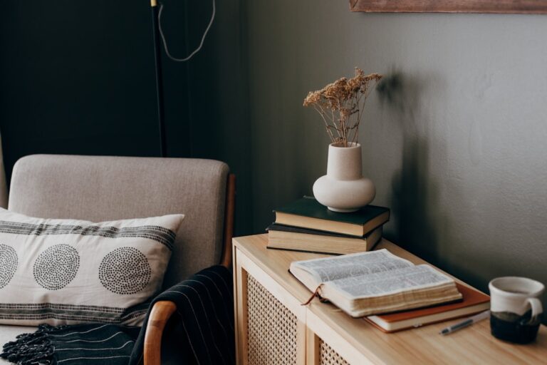 The Ultimate Guide to Mixing Vintage and Modern Decor Styles